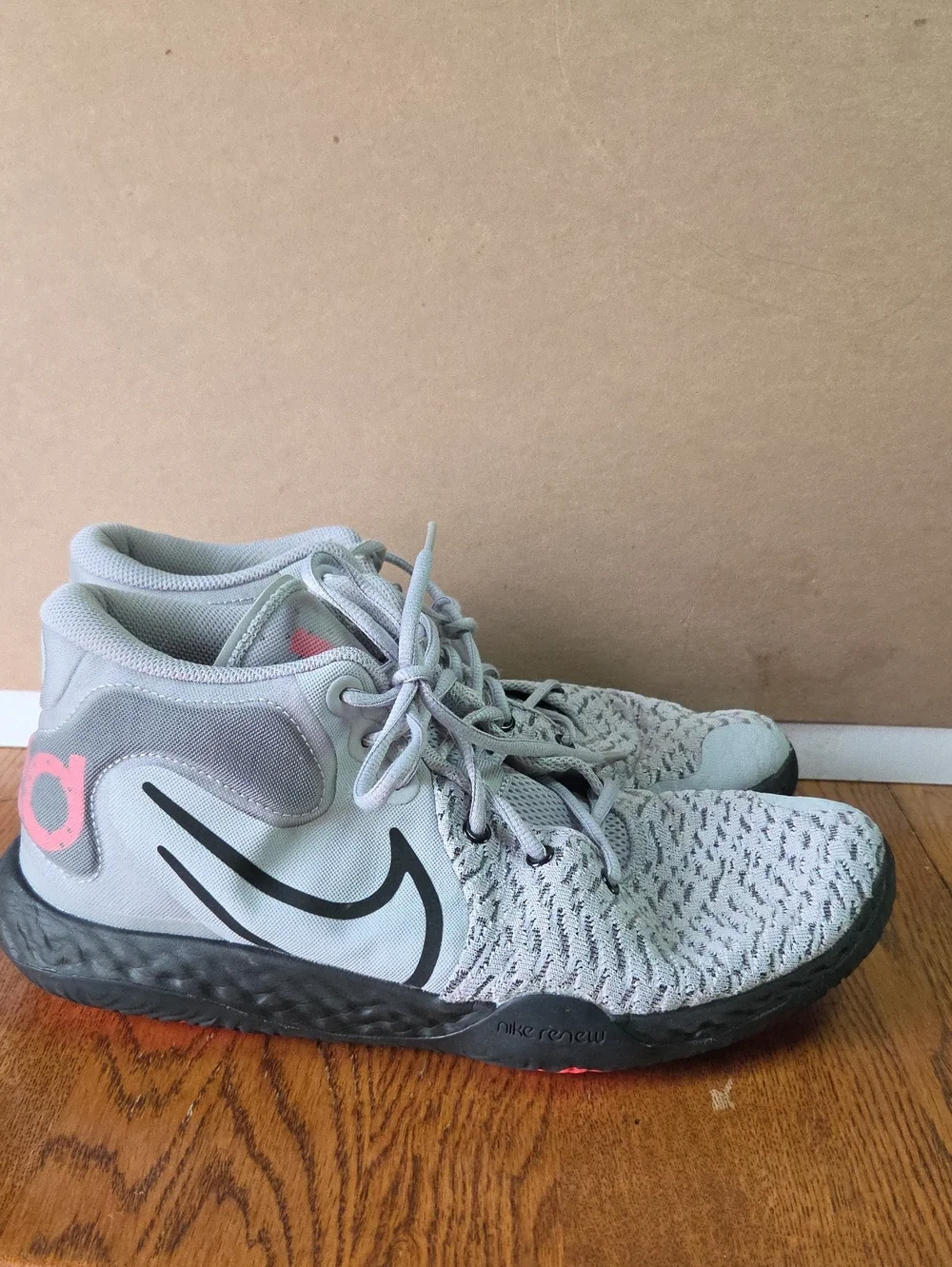 Nike KD Trey 5 VIII 2020 Size 11 basketball shoes